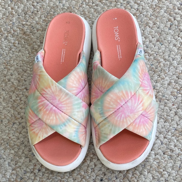 Toms Shoes - TOMS Pastel Tie-Dye Crisscross Slides with Coral Footbed. Womens size 9